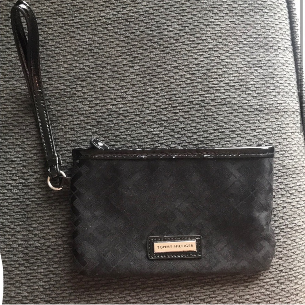 ✨3/$10✨ Tommy Hilfiger wristlet